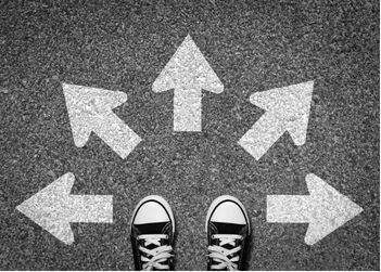 Choisir entre stage et alternance