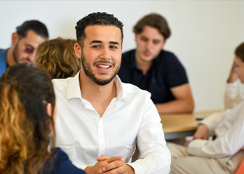 Rentrée de novembre - ESG RH - Etudiant heureux