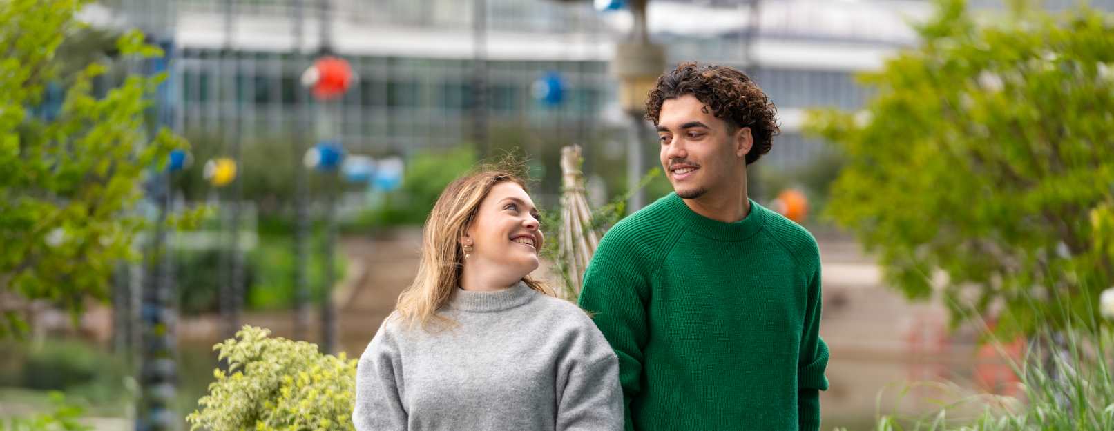 Etudiants post bac souriant ESGRH